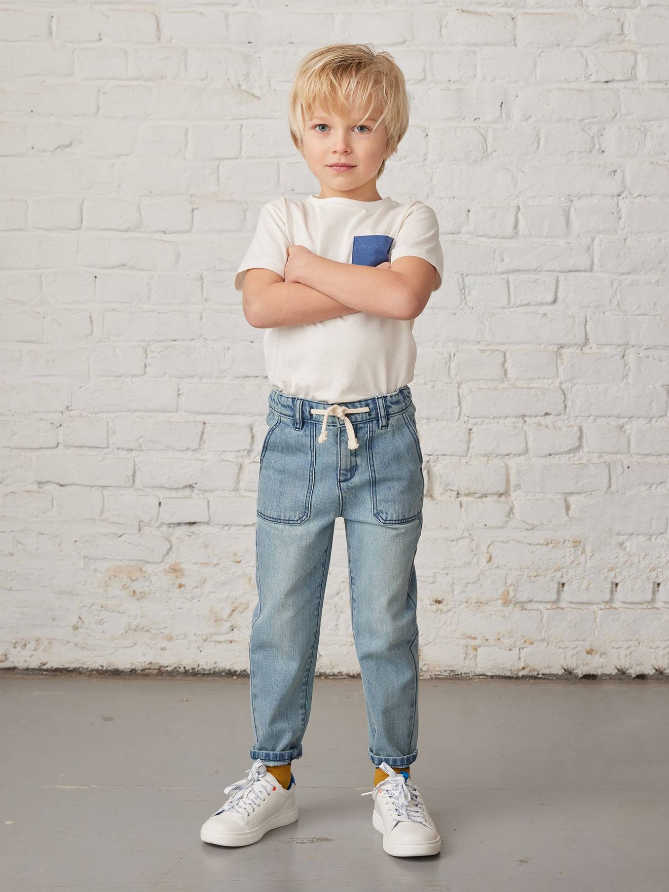 https://kids-avenue.com.ua/pages/gallery/6014/jean-droit-loose-effet-patchs-garcon (1).jpg